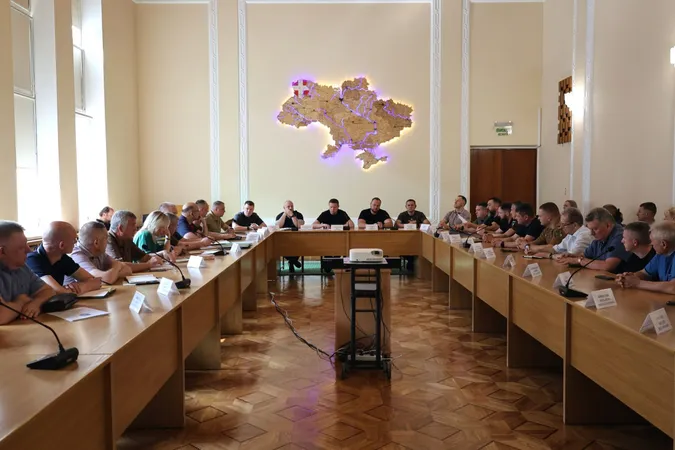 У Луцьку після жахливої нічної атаки вибило тисячі вікон