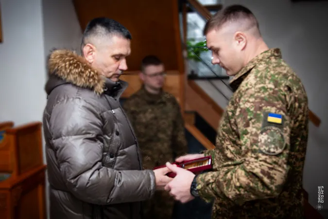 Родинам загиблих нацгвардійців з Волині передали посмертні державні відзнаки (фото)