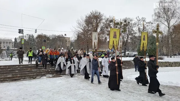 Водохреще у Луцьку: в центрі освятили воду в Стиру