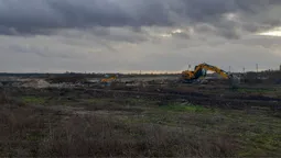Відкрили кримінал: на Волині невідомі екскаваторами копали пісок (фото)