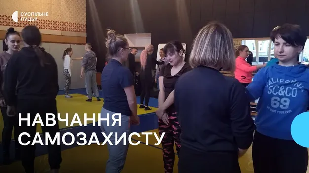 Відвідала сотня волинян: у Луцьку проводять безплатні курси самозахисту (фото, відео)