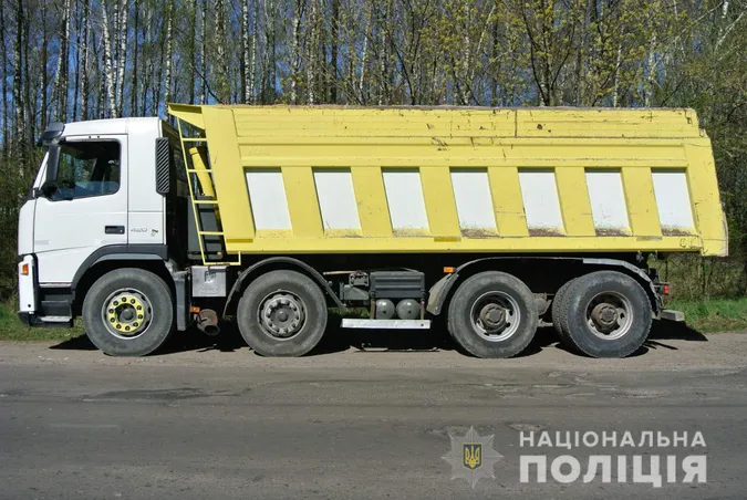 У Ковелі затримали дві вантажівки з піском без документів