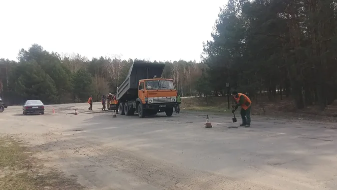 На волинських дорогах почали латати ями: перелік