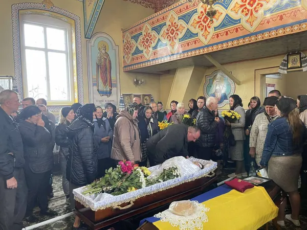 На Волині провели в останню дорогу полеглого воїна Віктора Копетюка (фото)