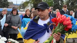 На Волині громада зустріла звільненого з полону Захисника Андрія Жолоба (фото)