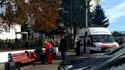 На Театральному майдані до чоловіка викликали швидку (фото)