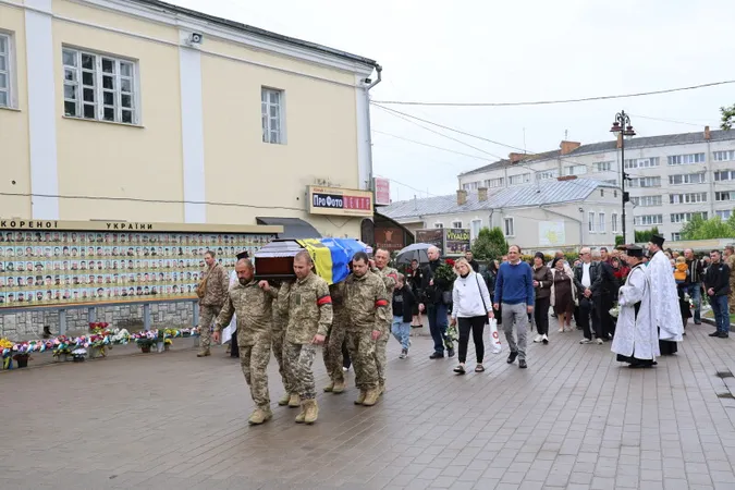 У Луцьку в останню дорогу провели Героя Валерія Васейчука (фото)