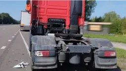 «П'яна» ДТП: на Волині вантажівка в'їхала у припаркований DAF (фото, відео)