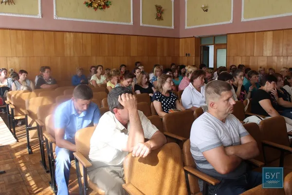 Бунт педагогів: чому на Волині хочуть звільнити «невигідну» директорку (відео)