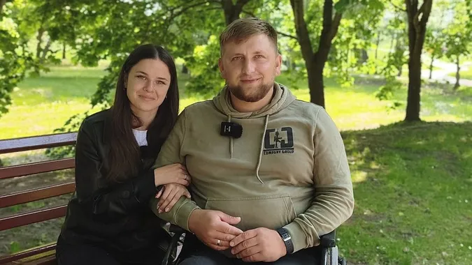 Кохання, загартоване війною: історія незламного бійця з Волині та його дружини (фото, відео)
