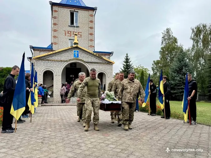 Захищав Україну з 2015: на Волині попрощалися з воїном Андрієм Микитюком (фото)