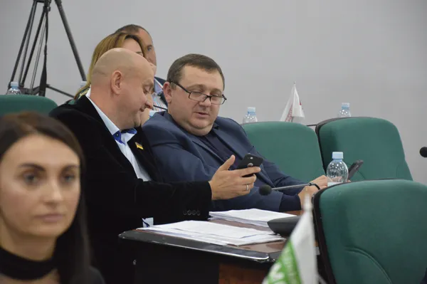«Кто людям помогает - тот тратит время зря». От дивлюсь я на вас, як вам підходить ця пісня