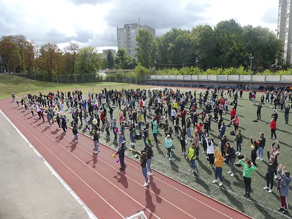 «Jump Squats»: луцькі студенти «флешмобили» на стадіоні (фото)