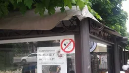 Луцькі заклади змусили впорядкувати місця для паління (фото)