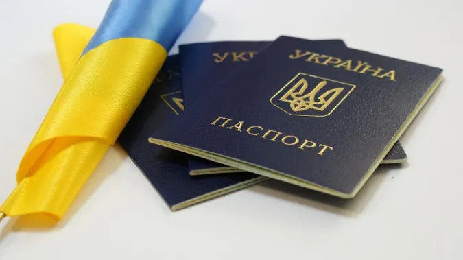 Екзамен з української, історії та Конституції: Зеленський підписав закон про набуття громадянства