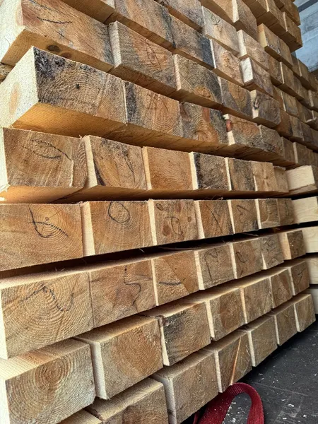 Волинські митники не дозволили вивезти до ЄС деревину (фото)