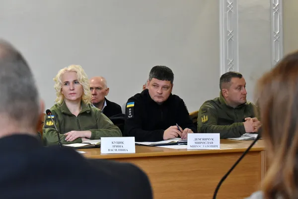 Укриття, система оповіщення та «тривожні кнопки» у закладах освіти: голова ОДА Іван Рудницький провів велику нараду