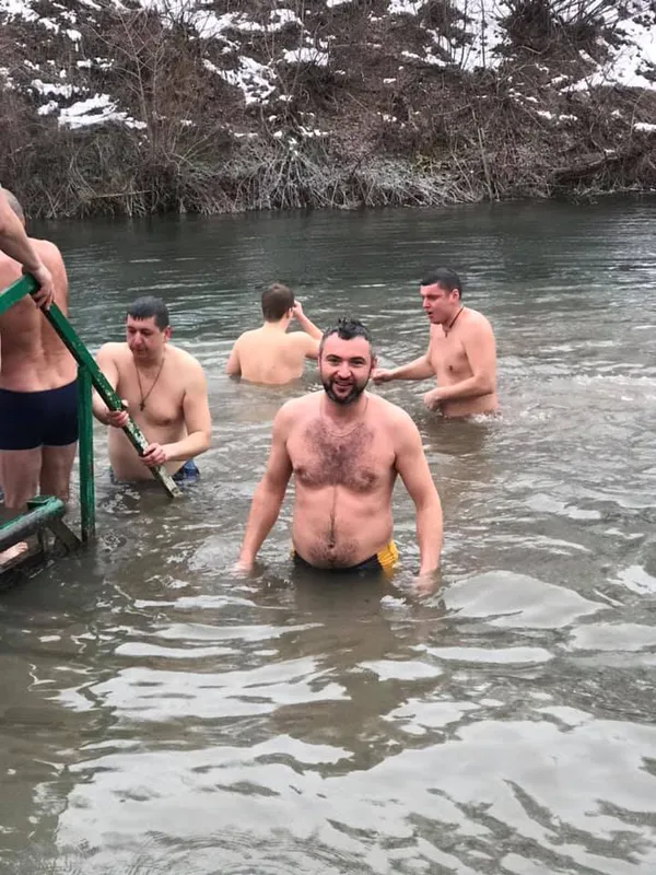 Хто з відомих волинян ризикнув зануритися на Водохреща (фото)