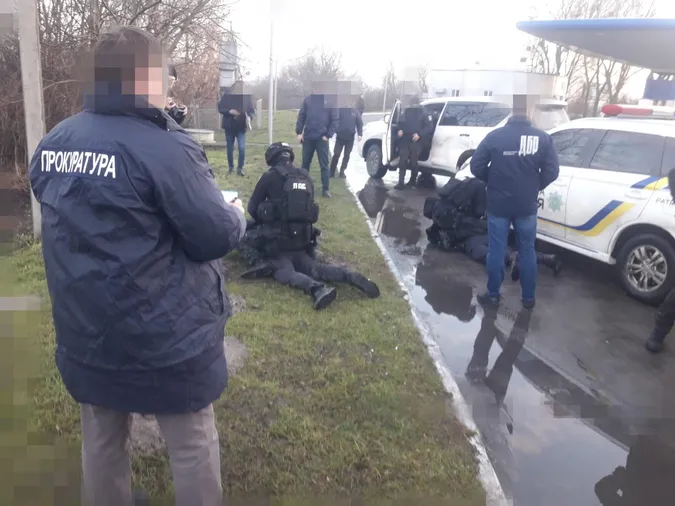 На Волині затримали патрульних за збут наркотиків та вимагання хабарів
