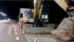 У Луцьку оштрафували водія, який віз на причепі екскаватор (фото)