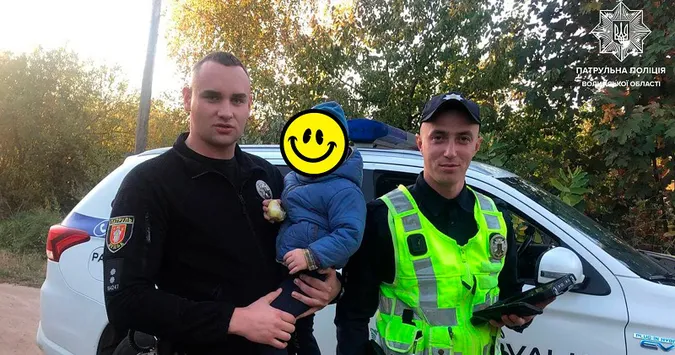 На Волині патрульні повернули мамі зниклу дворічну дитину
