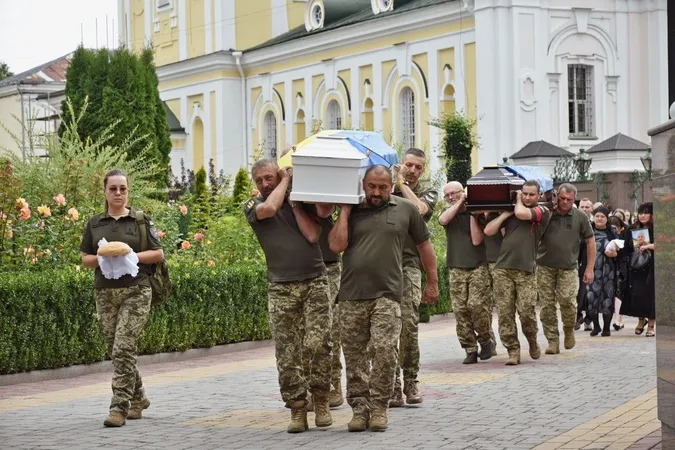 У Луцьку попрощалися із загиблими на війні Наталією Кулацькою та Ігорем Тимчуком (фото)