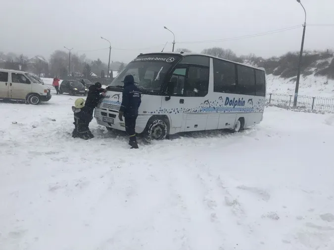 У Володимирі на автостанції застряг автобус (фото)