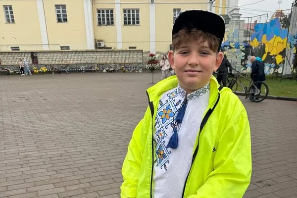 День міста у Луцьку: пів сотні велосипедистів проїхалися центром у вишиванках (фото)