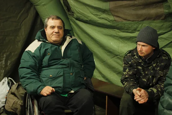 Лучанин на візку не може піднятися у власну квартиру, коли нема світла (фото)