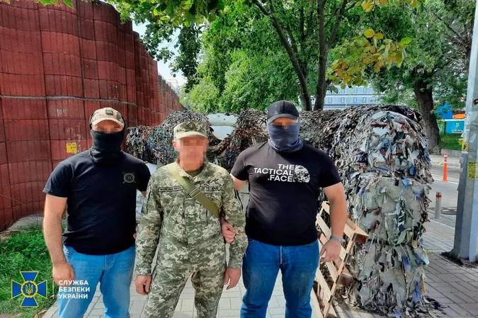 СБУ затримала агентів рф, які хотіли влаштуватися до ЗСУ (фото, відео)