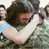 Усі плакали, а він зробив неможливе: у Луцьку військовий несподівано приїхав на випускний до доньки