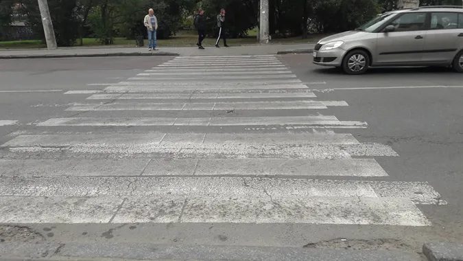 У Луцьку фірма-підрядник перероблятиме неякісну дорожню розмітку за свій кошт (фото)