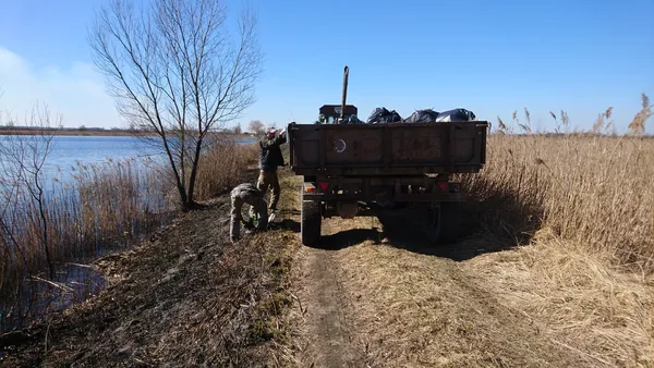 На берегах волинських водойм зібрали понад 200 мішків сміття (фото)