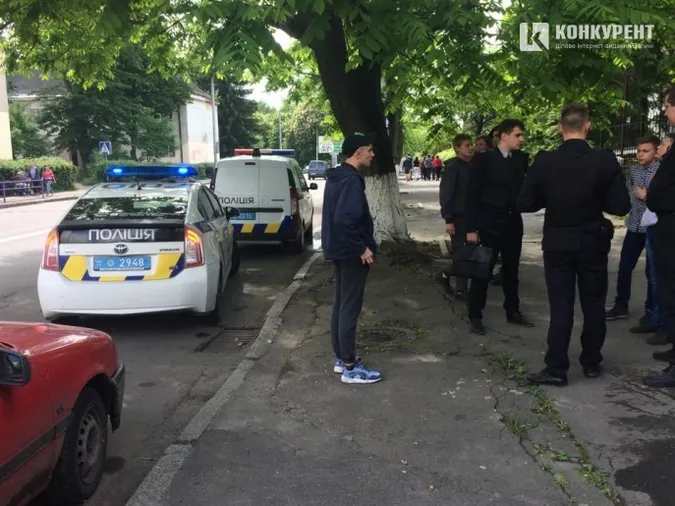 У Луцьку спіймали чоловіка, який мастурбував біля мистецької школи (фото)