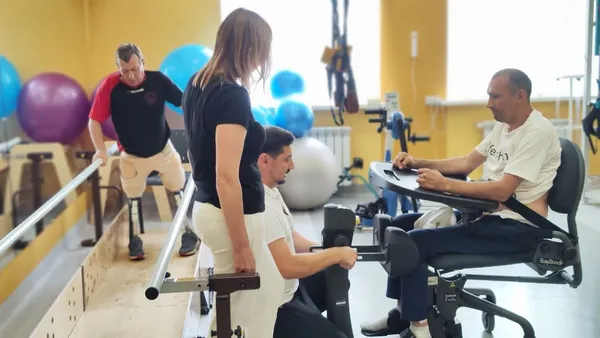 Повернутись до життя: де у Луцьку військовим, які втратили кінцівки, навчитися водінню