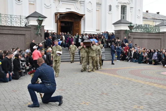 У Луцьку попрощалися з полеглим офіцером-розвідником Віталієм Петруком (фото)