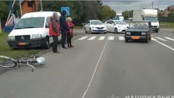 Біля Луцька ВАЗ на пішохідному переході збив велосипедиста (фото, відео)