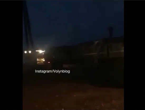 На Волині під час руху загорівся поїзд (відео)