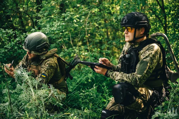 Фронтові кадри луцького фотографа-воїна запостив Зеленський (фото)