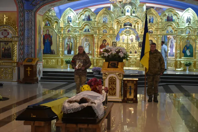 У Луцьку попрощалися із загиблим на Донеччині Дмитром Ємельяновим (фото)