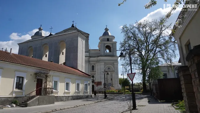 Старе місто у Луцьку буяє квітами (фото)