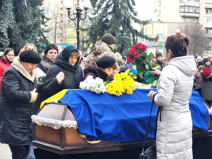 Побратими називали його «Батя»: у Ковелі попрощалися із Володимиром Крисюком