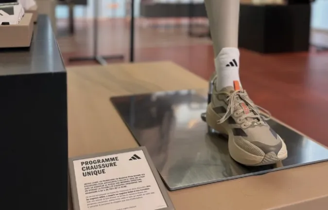 Adidas дозволив людям з ампутаціями купувати один кросівок з пари