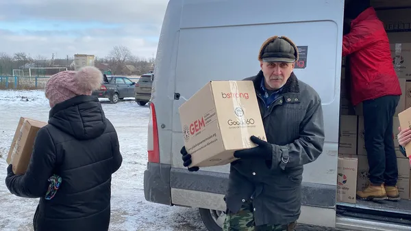 За 10 кілометрів від московії: луцькі волонтери роздали допомогу на Харківщині (фото)
