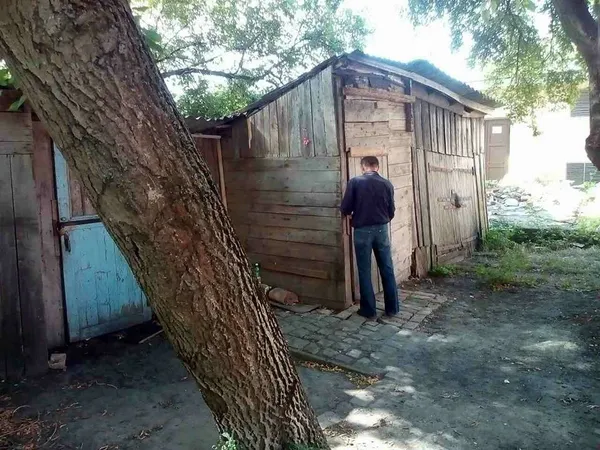 Луцькі муніципали знесли чергові конструкції (фото) 