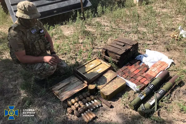 У трьох областях СБУ виявила мережу схронів із боєприпасами (фото)