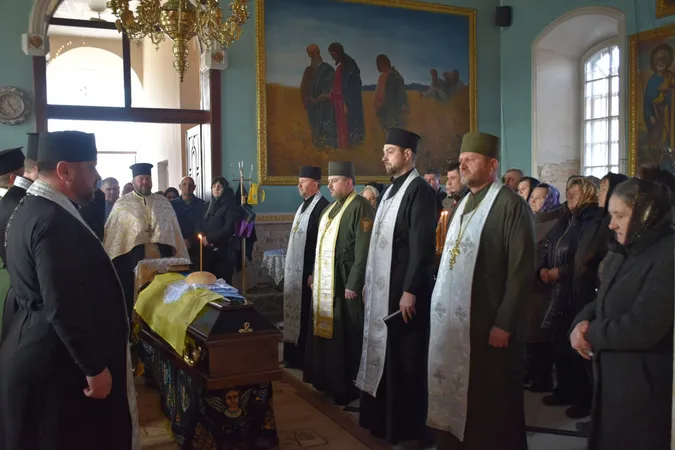 У Луцькій громаді попрощалися із загиблим на Харківщині Олександром Літвінцовим (фото)