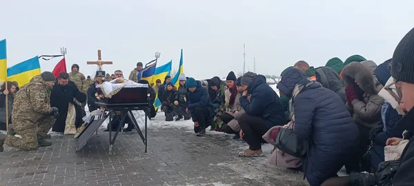 Переїхав з родиною з Криму: на Волині попрощалися з воїном Андрієм Саєнком (фото)