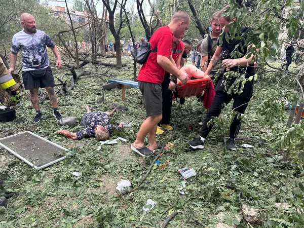 Ворожий удар: ракета влучила в дитячий майданчик у Миколаєві (фото)