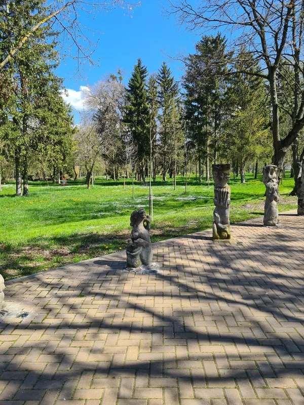 Весняний Луцьк: показали фото заквітчаного міста